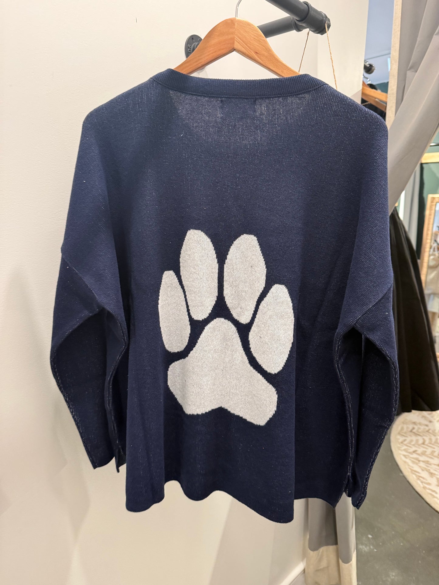 icon sweater-bulldogs