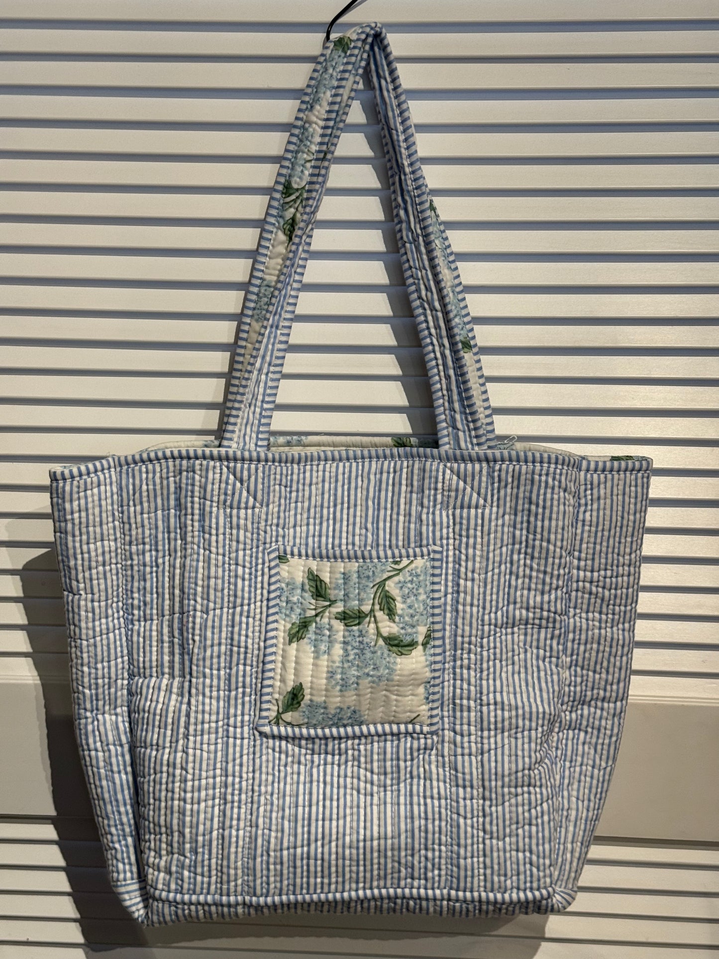 Hydrangea printed reversible tote