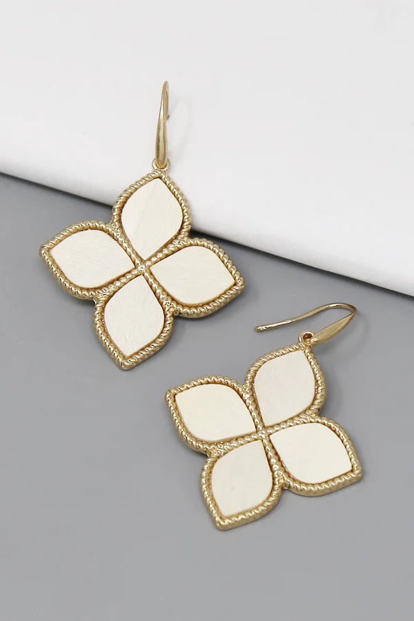 clover shape wooden dangle earring