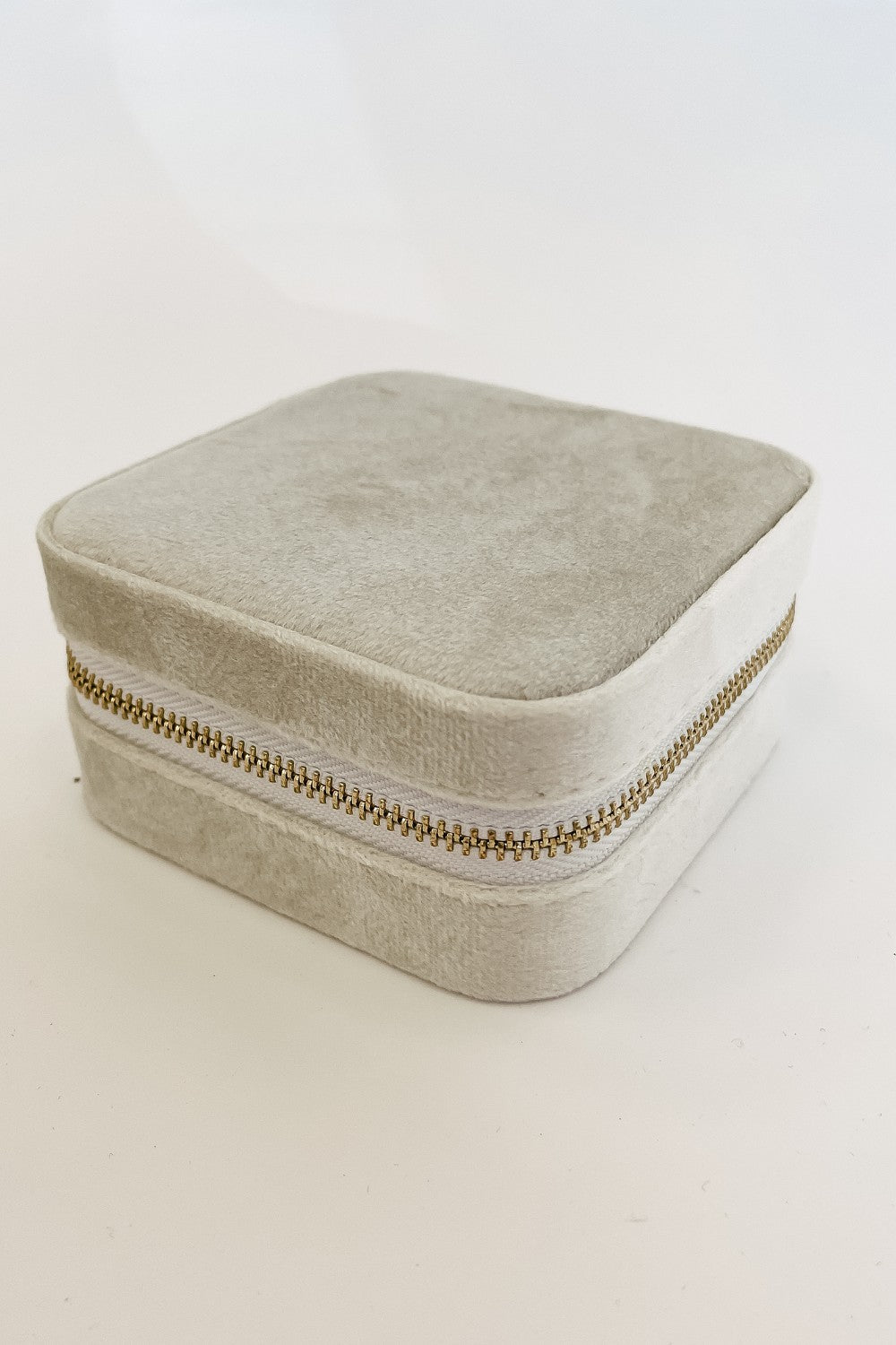eloise velvet traveling jewelry case