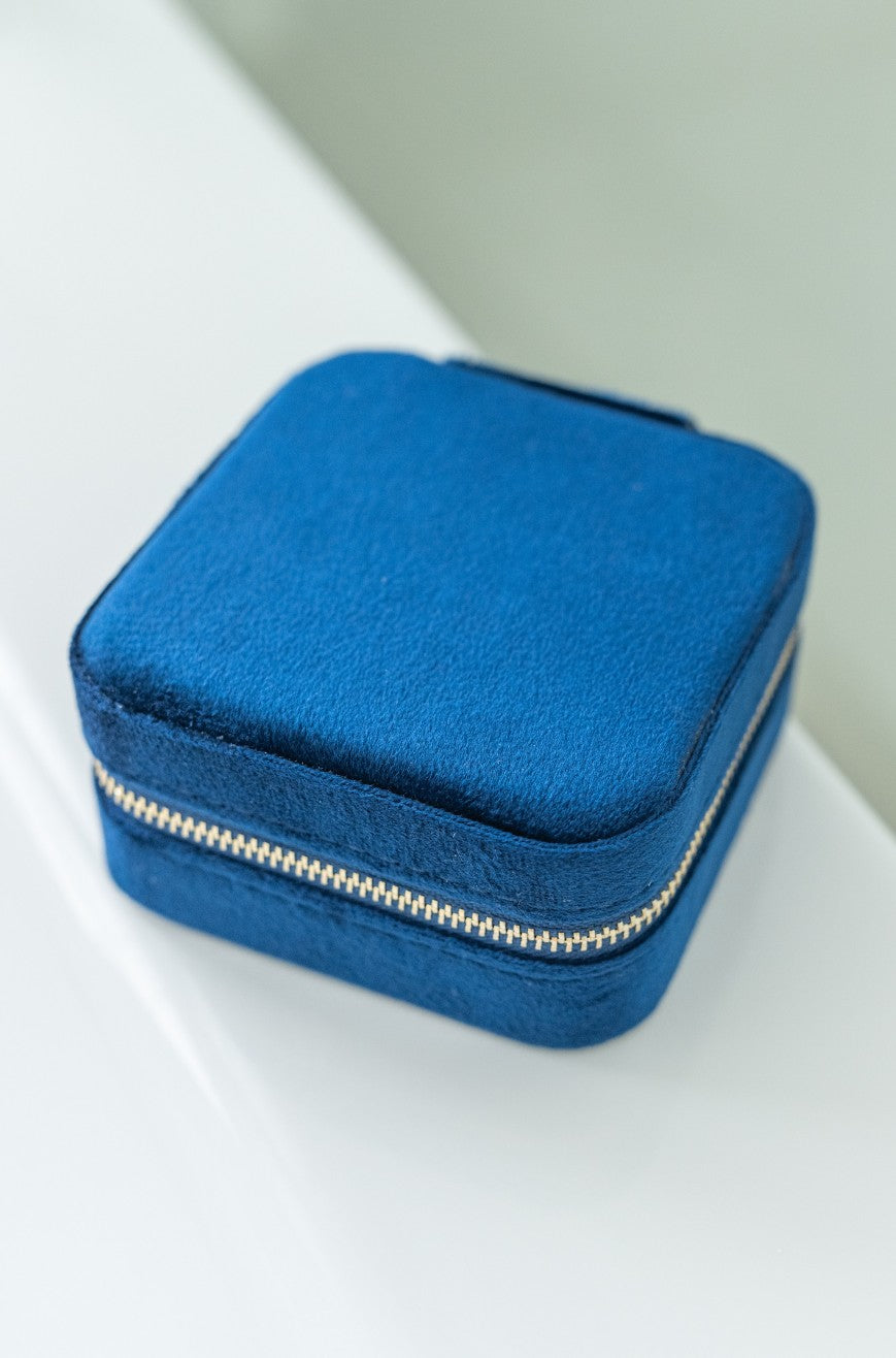 eloise velvet traveling jewelry case