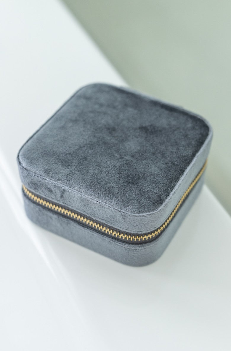 eloise velvet traveling jewelry case