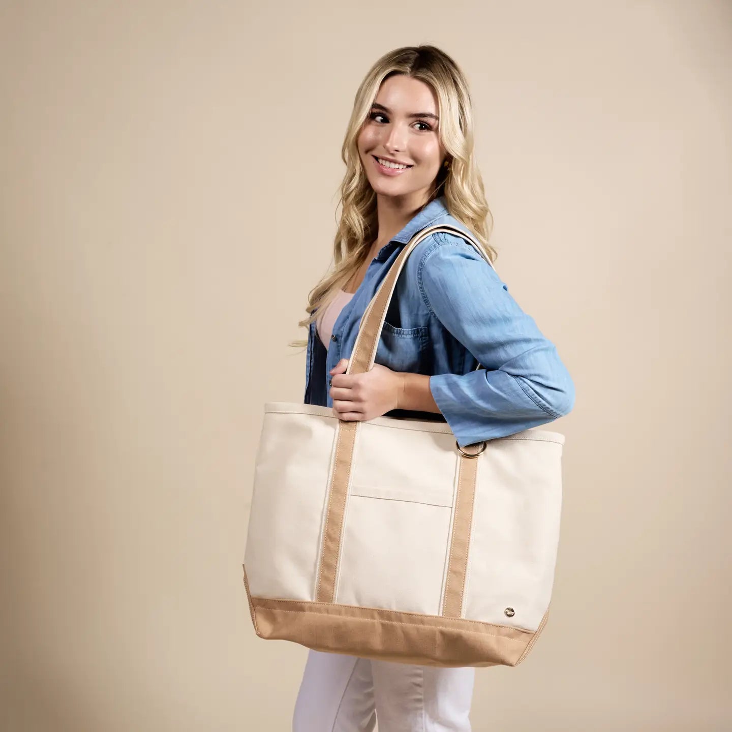 the signature canvas tote bag-beige