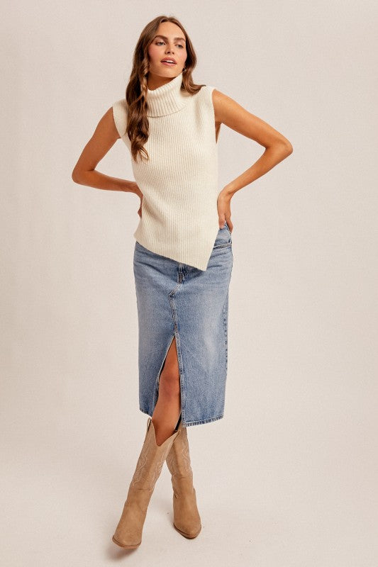 Turtleneck Asymmetrica Sweater Vest