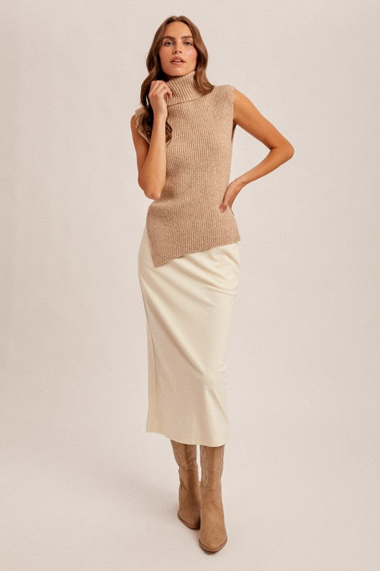 Turtleneck Asymmetrica Sweater Vest