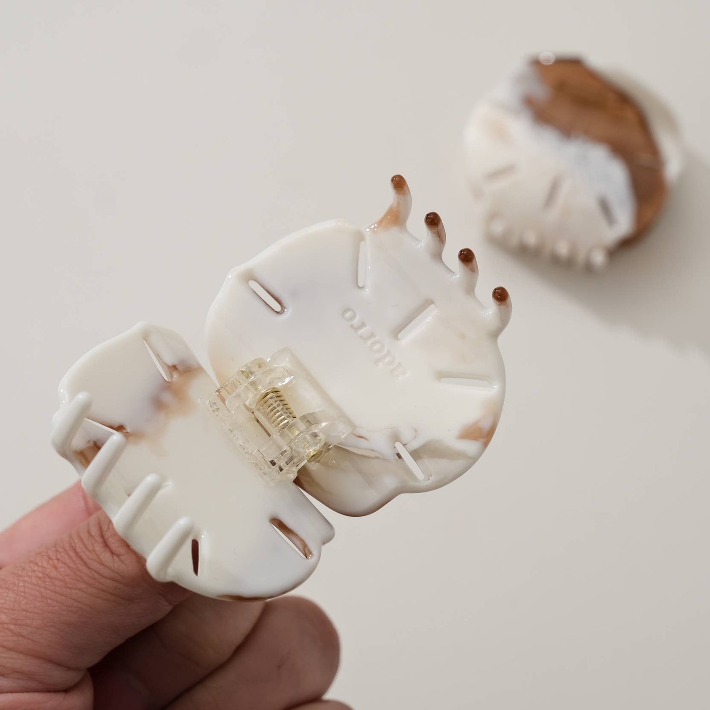Calacatta Sand Dollar Claw Clip - Small