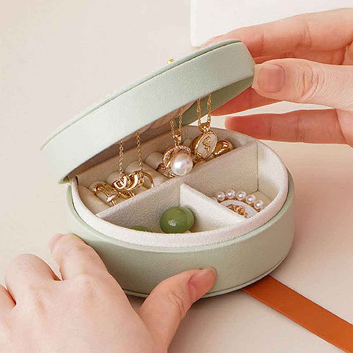 PORTABLE JEWELRY STORAGE BOX