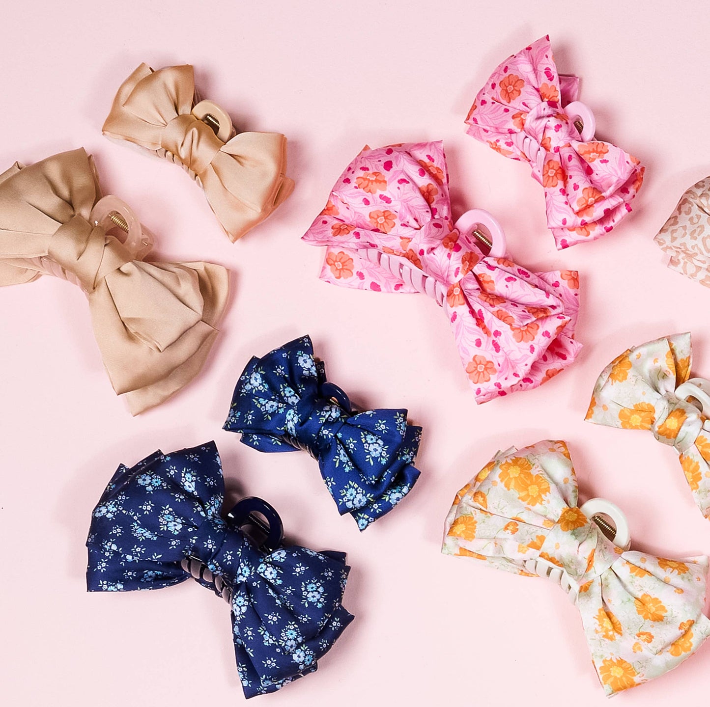 Mini Satin Bow Claw Clip–Black