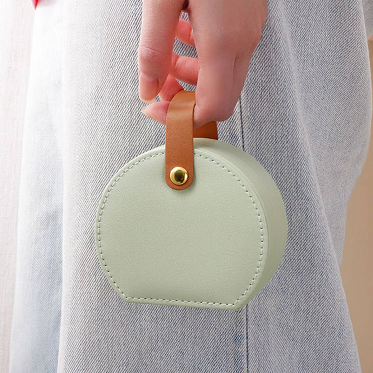 PORTABLE JEWELRY STORAGE BOX