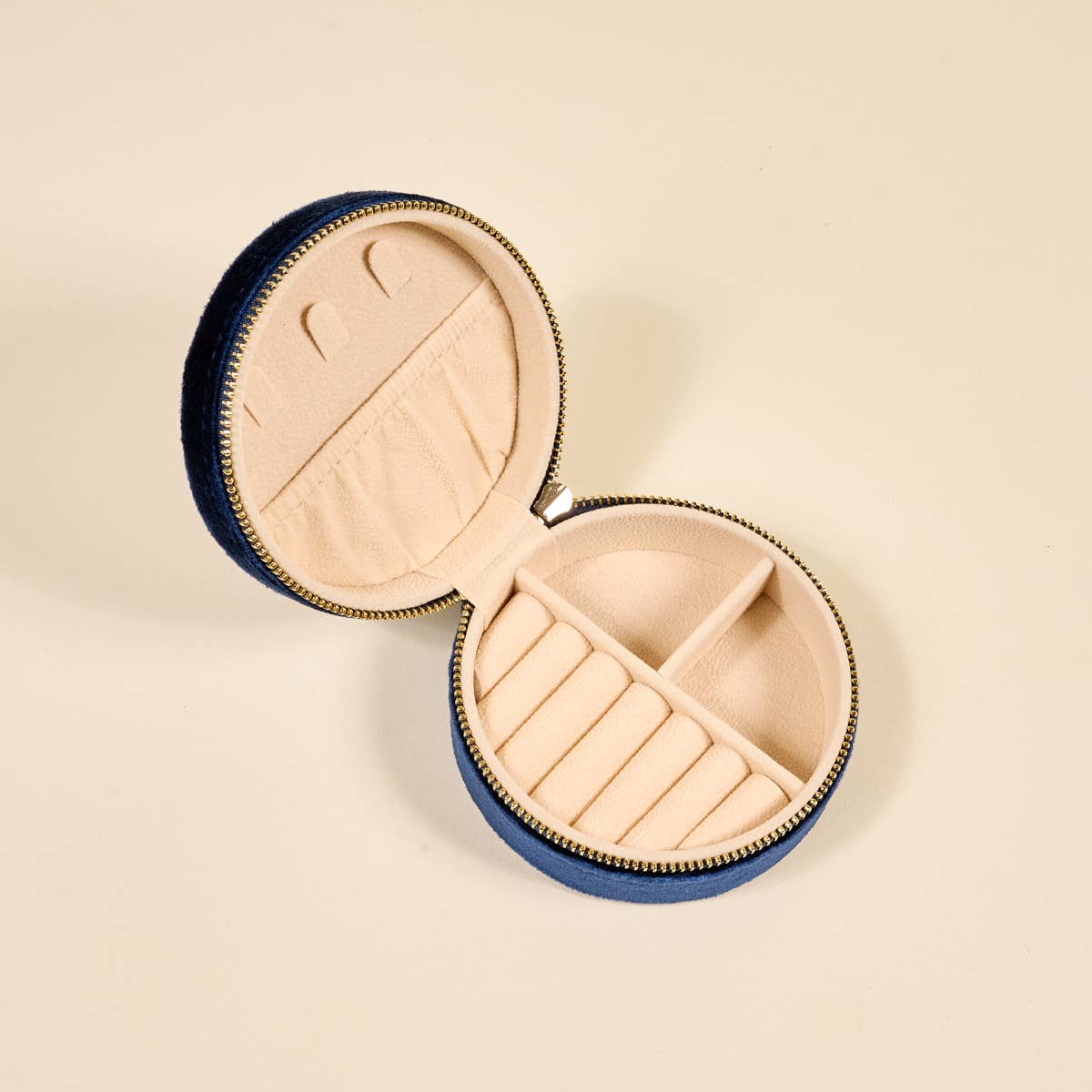 Round Velvet Jewelry Case–Lobster