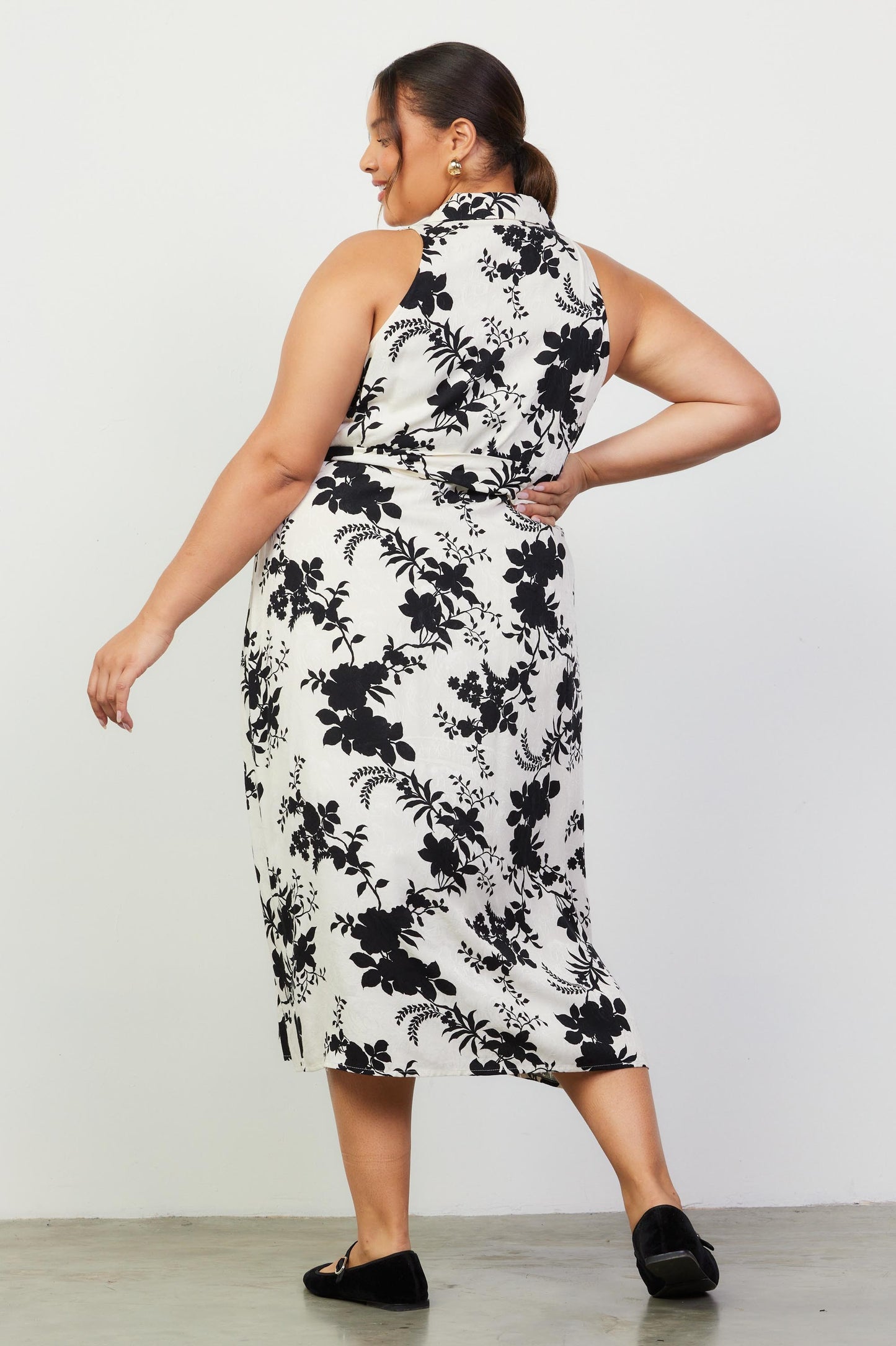 b&w printed sleeveless dress-curvy