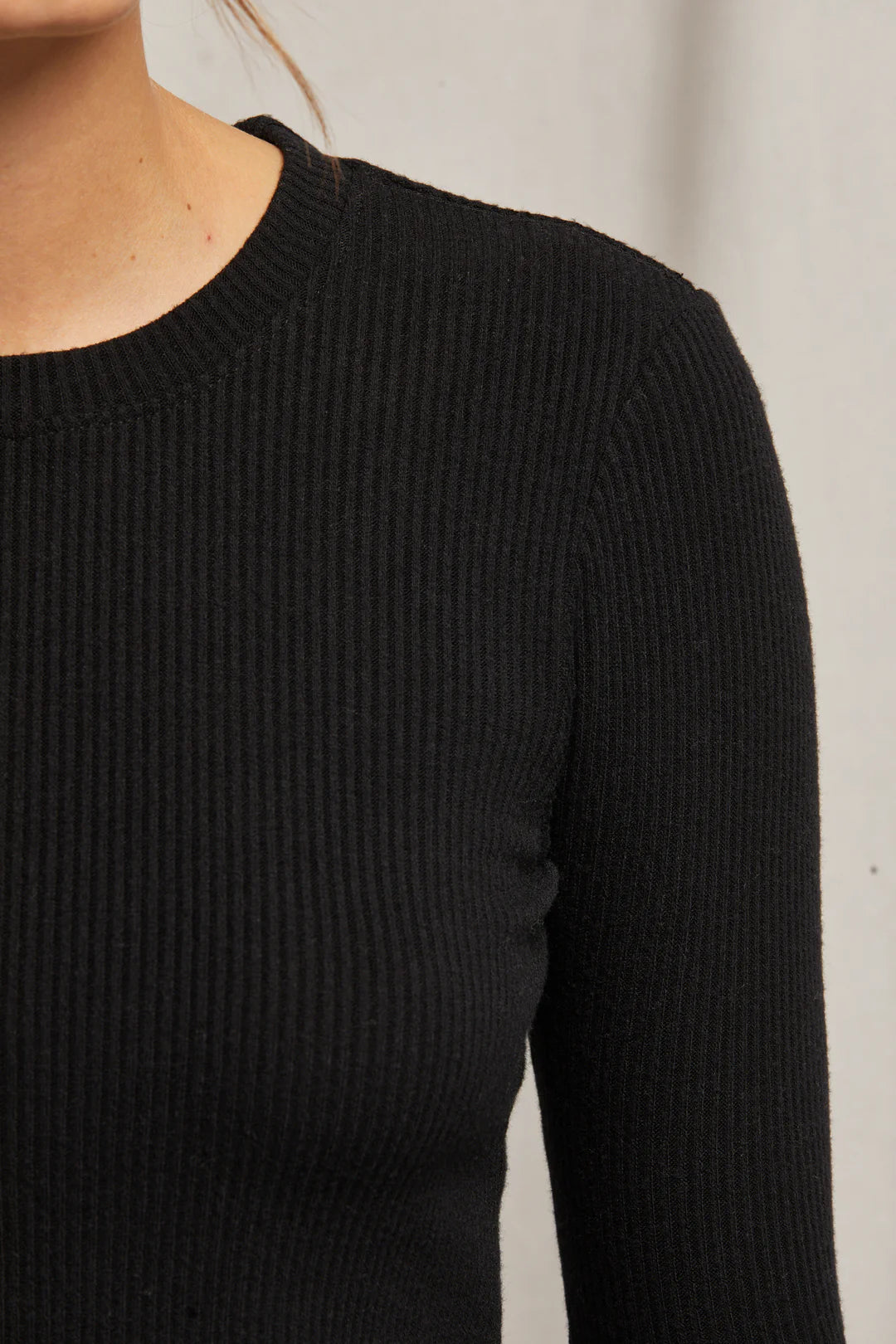 jolie rib ls u-neck