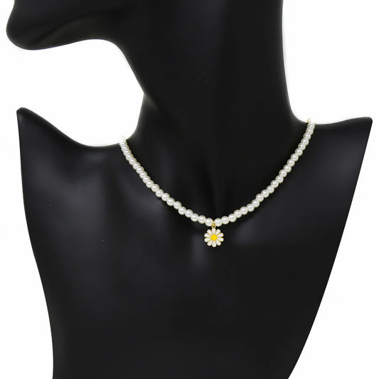 Daisy Pendant Pearl Beaded Necklace