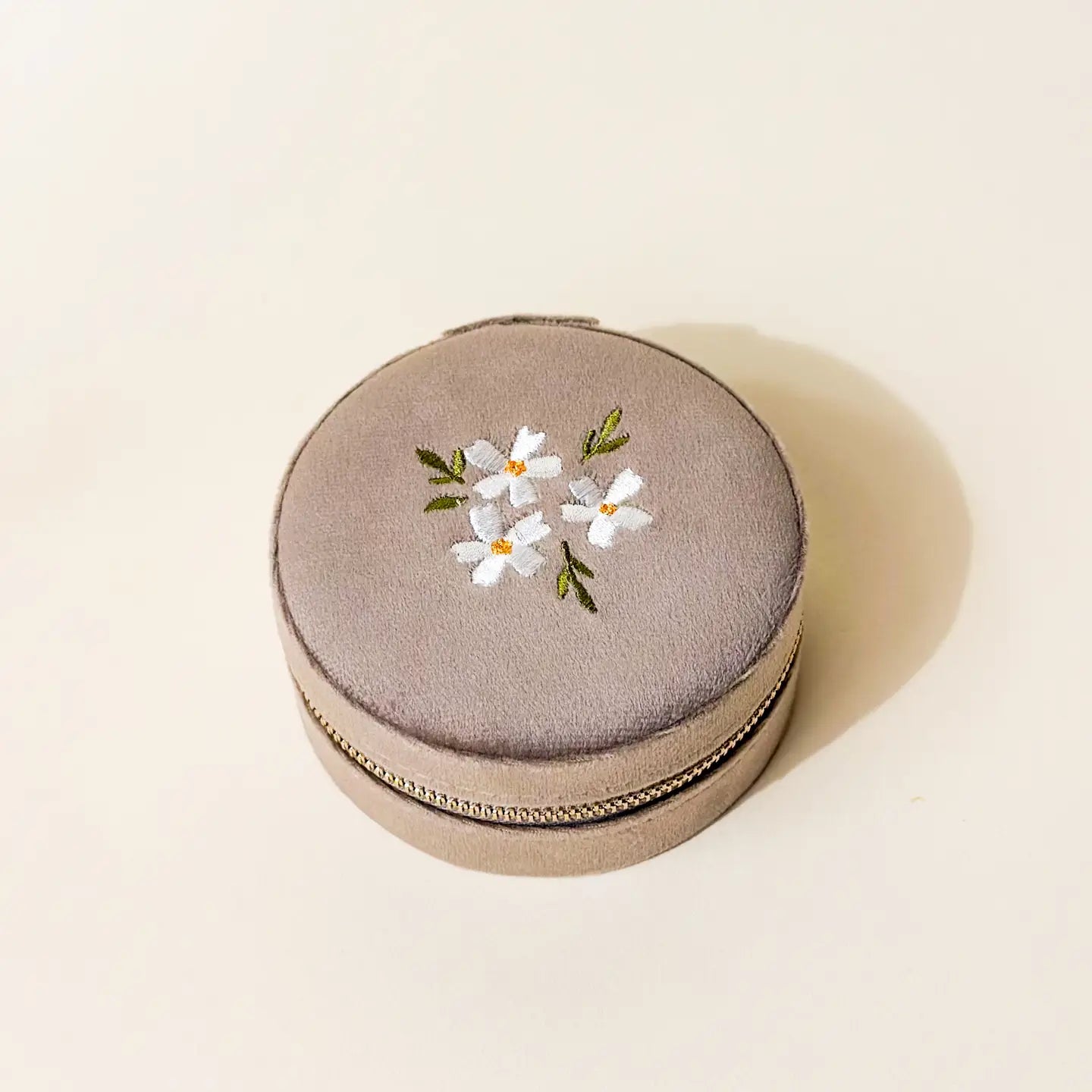 round velvet jewelry case