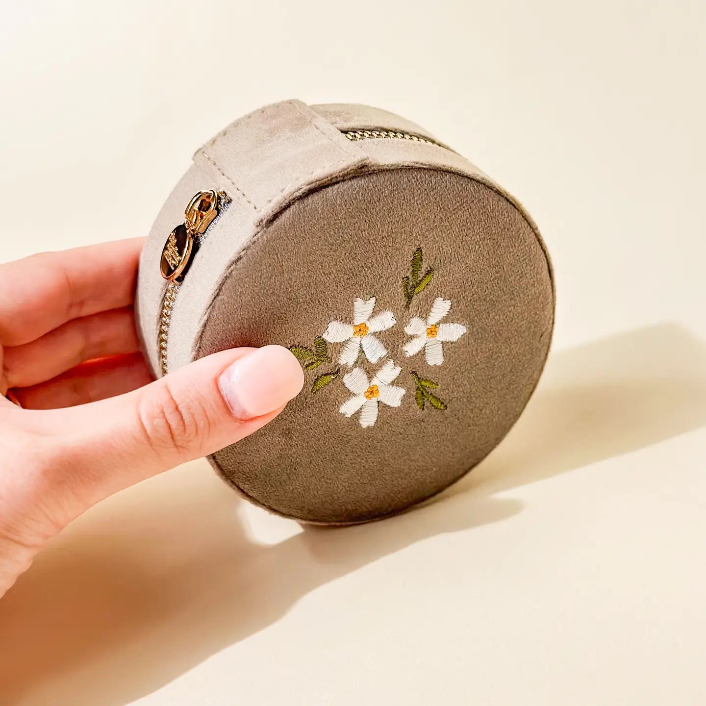 round velvet jewelry case