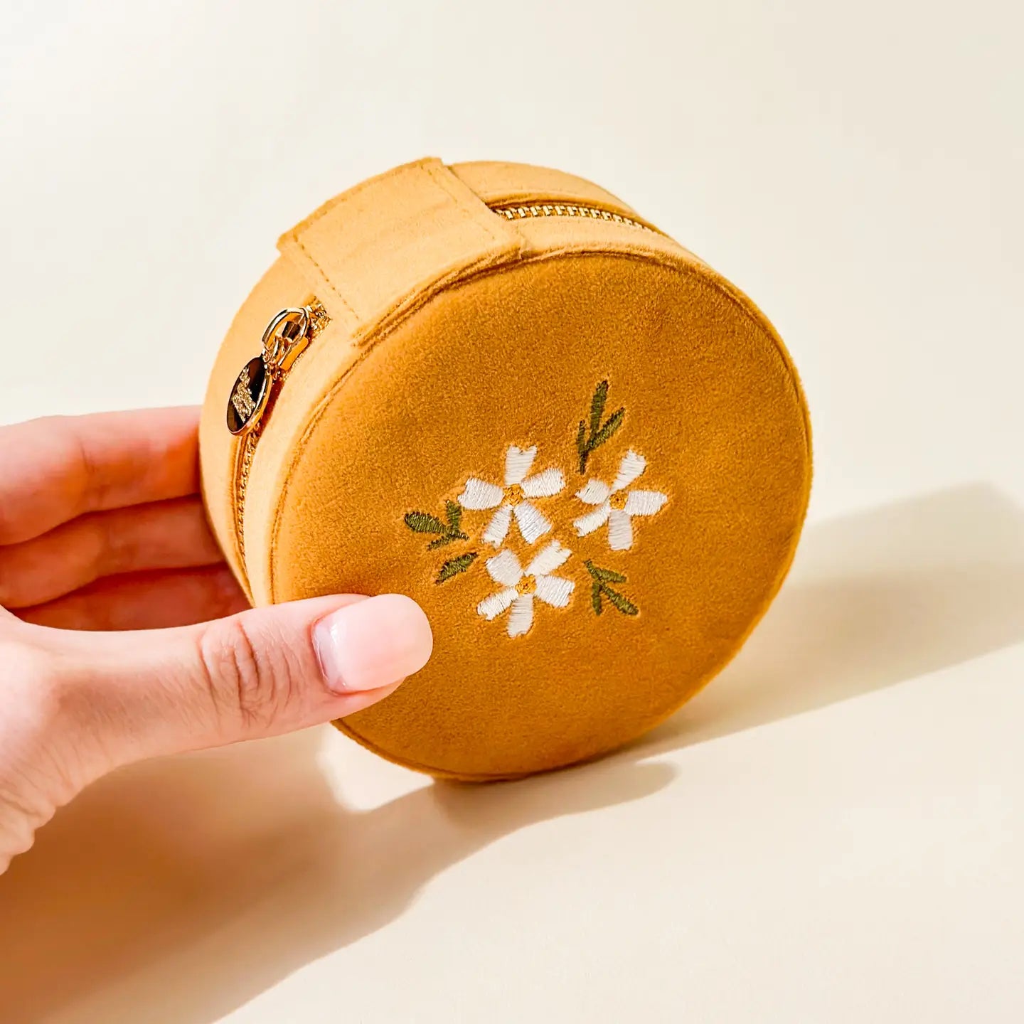 round velvet jewelry case