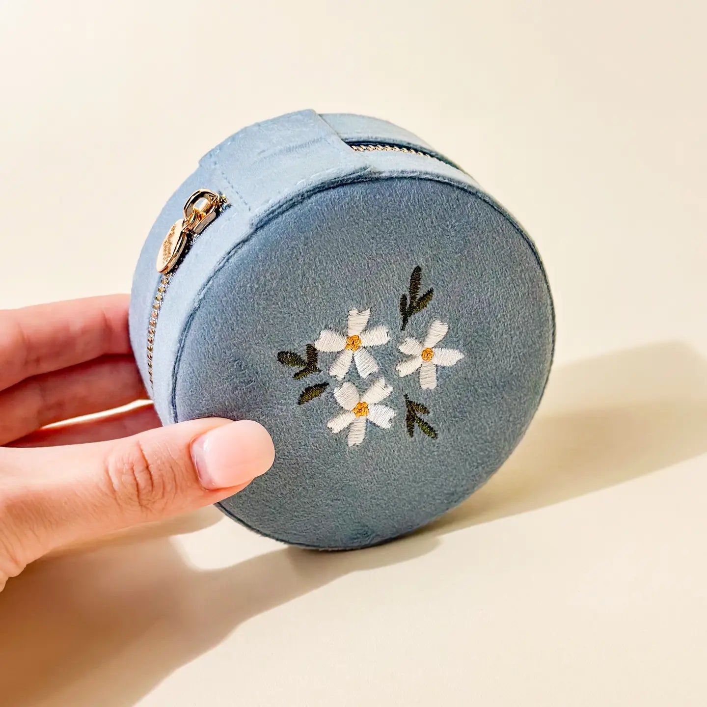 round velvet jewelry case