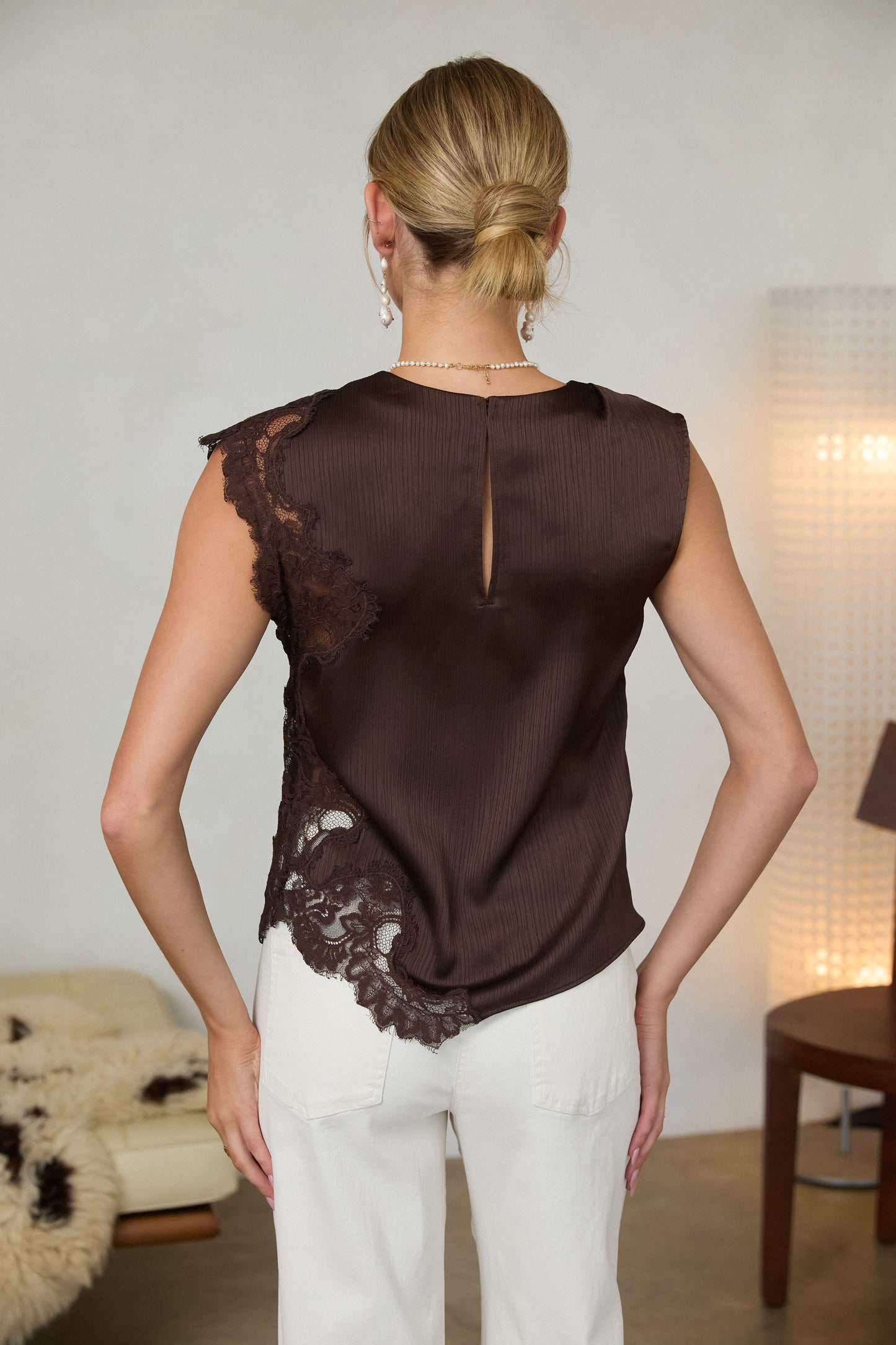 sleeveless lace mixed top