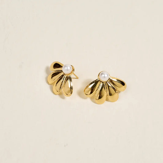 standout earrings-daisy doo