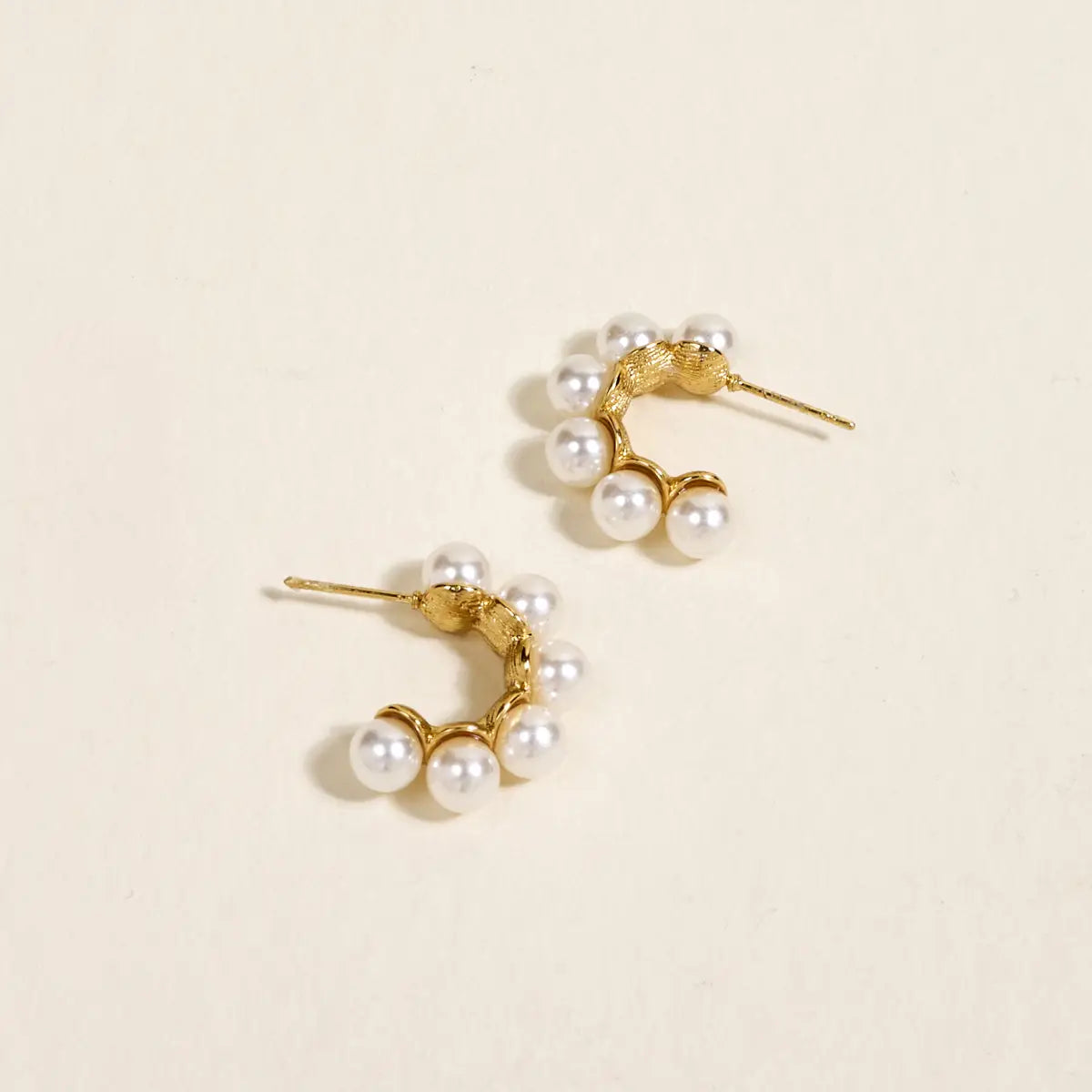 standout earrings-power pearl