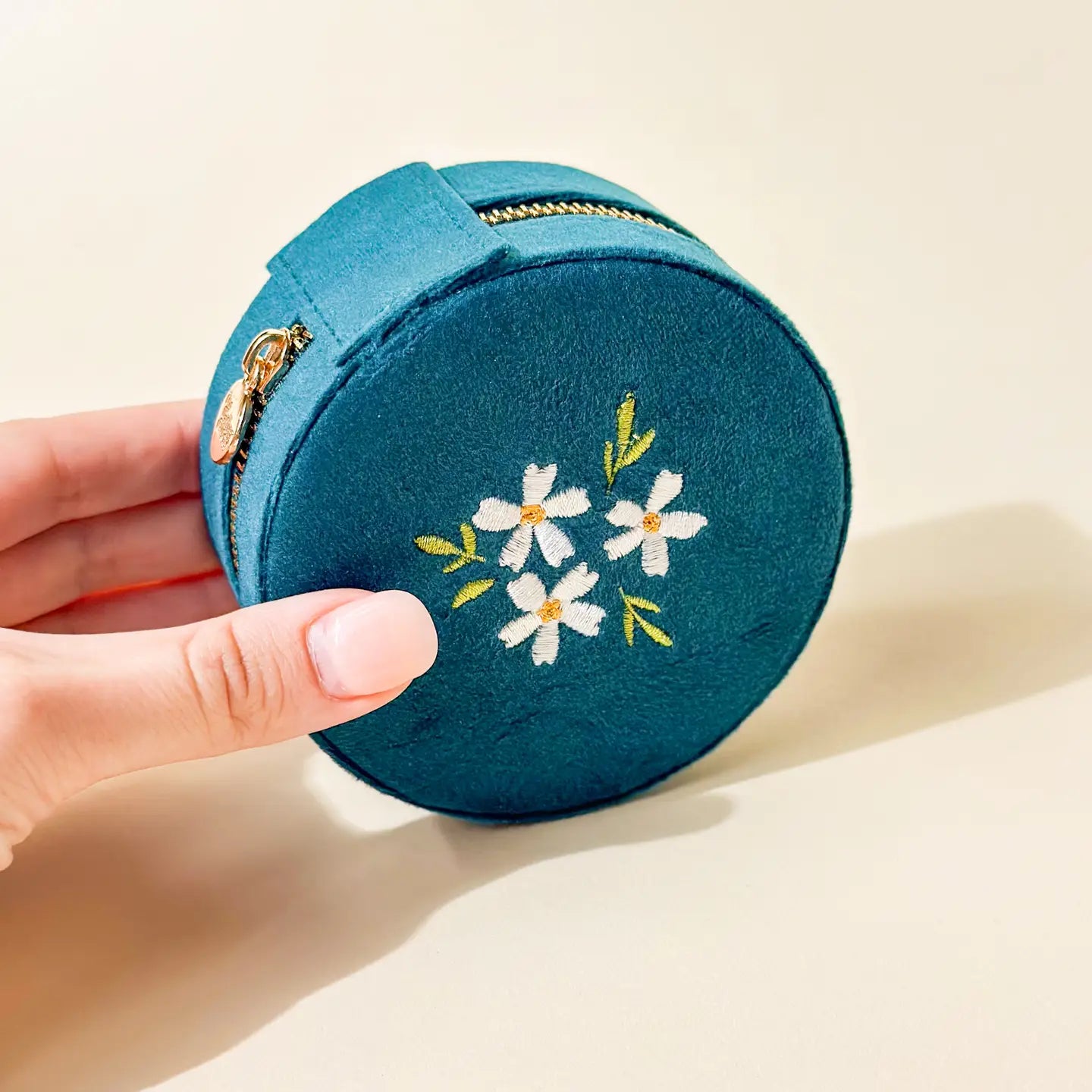 round velvet jewelry case