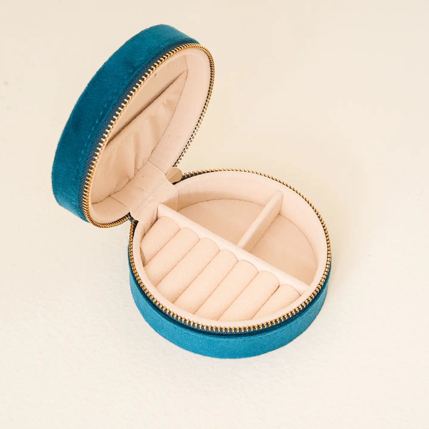 round velvet jewelry case