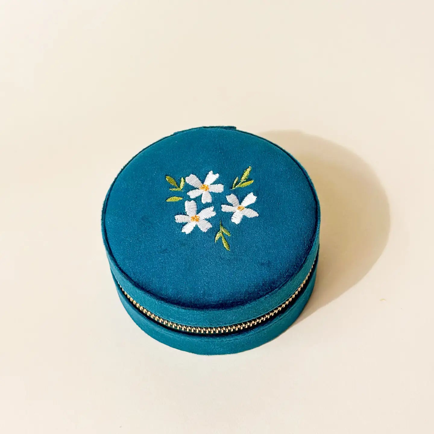 round velvet jewelry case